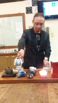 Meister Chen bei der Teezeremonie